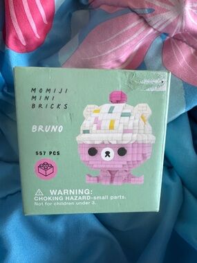 Momiji Bruno Pink Building Set - 557 PCS